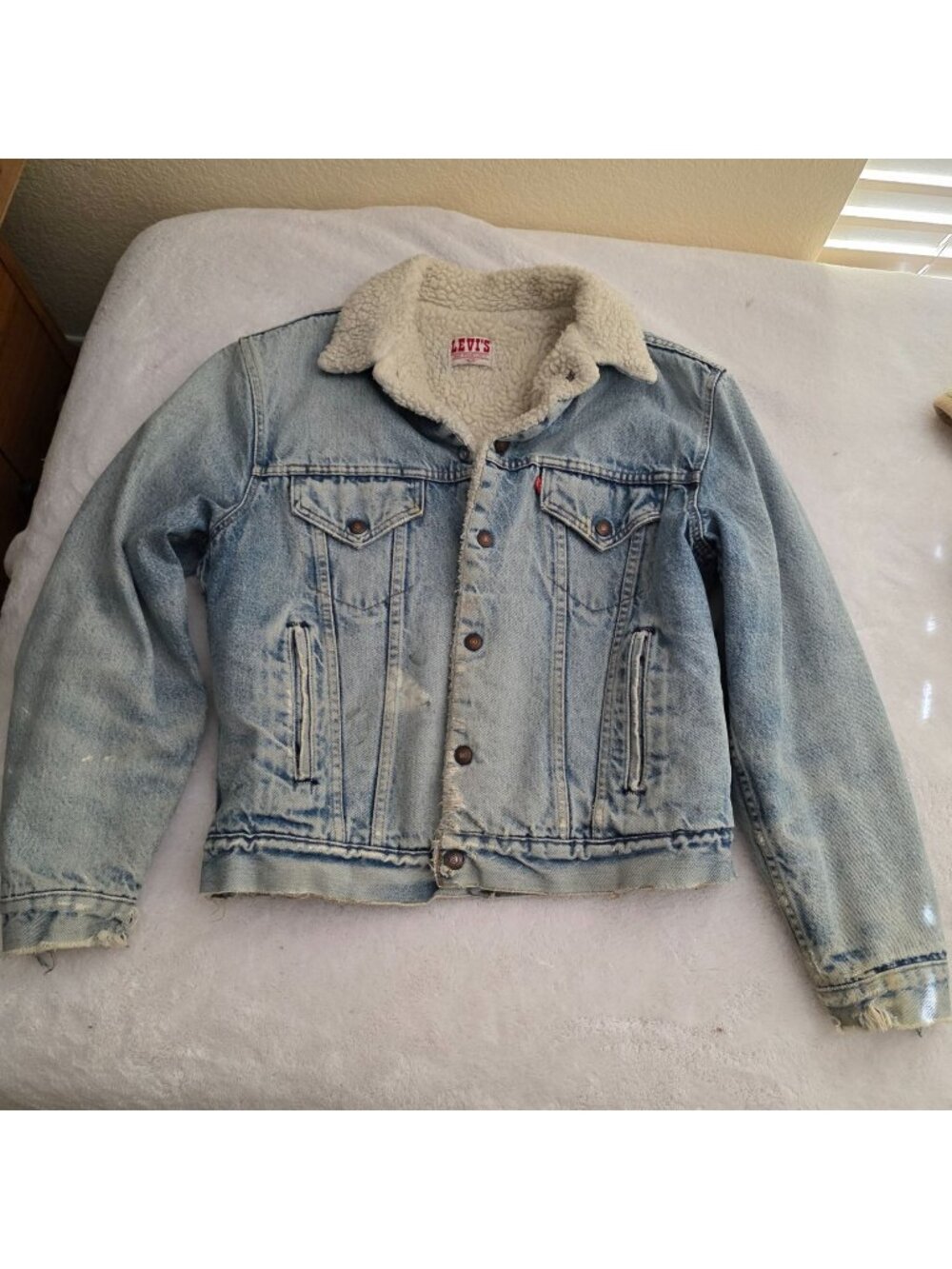 Levis Sherpa-Lined Denim Jacket Sz 40R Distressed Button-Up Front Pockets 1980s